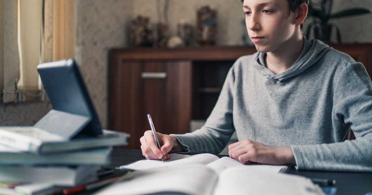 Recupero Anni Scolastici: 5 Motivi Strategici per il Diploma Online