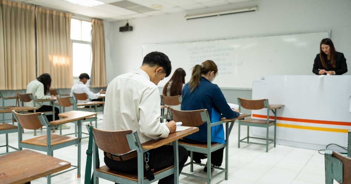 Maturità 2026: 5 Oggetti Strategici per le 6 ore di Scritto
