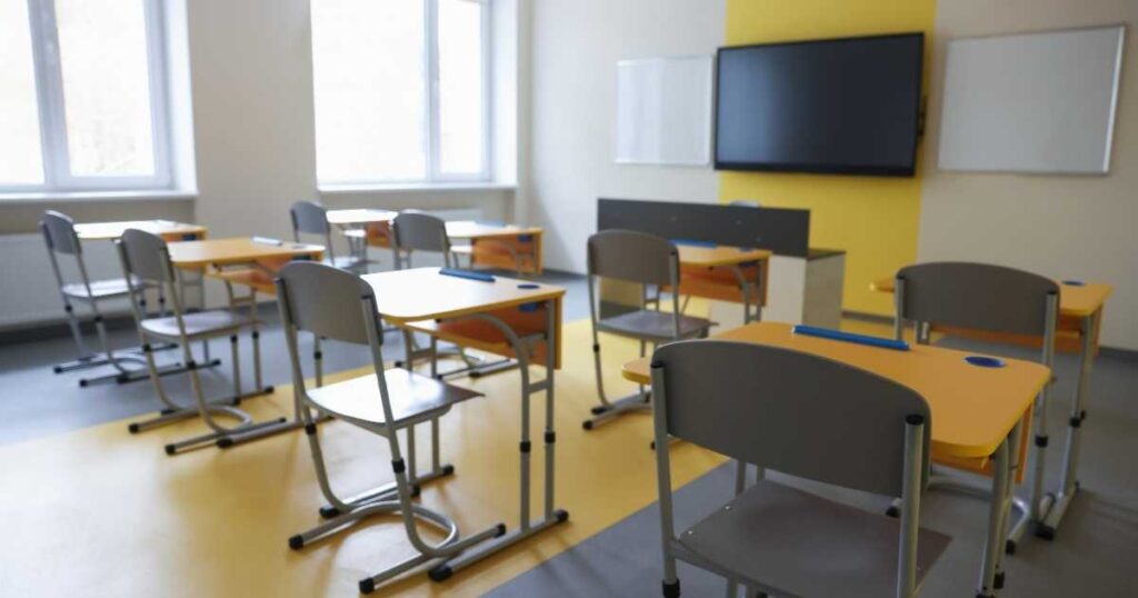 Uno studente che applica tecniche di public speaking durante la Maturità 2026