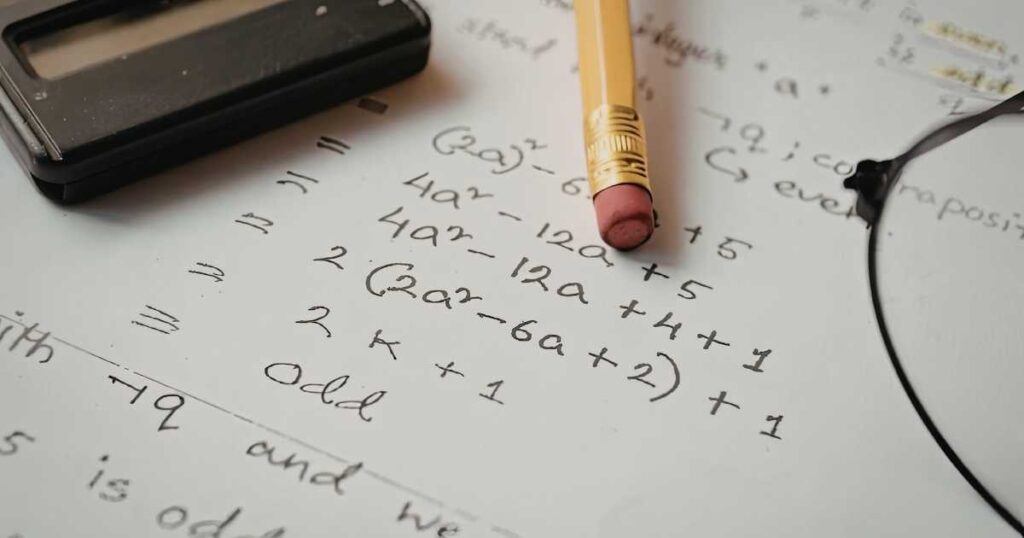 Studente che analizza gli argomenti chiave per la Maturità Matematica 2026.