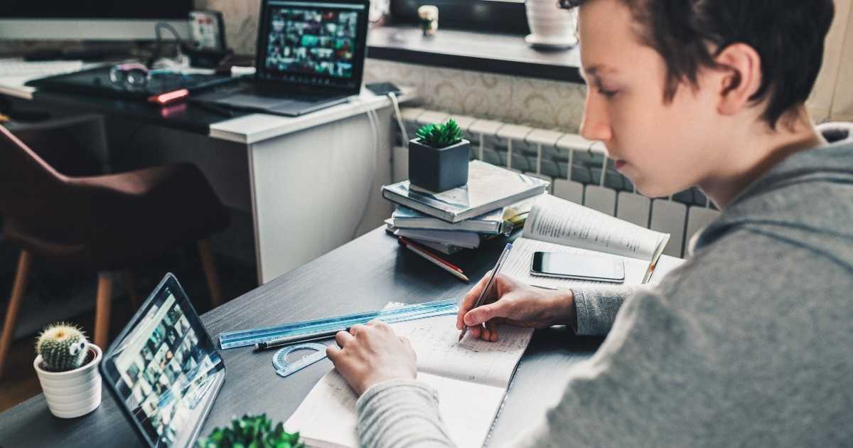 Diploma online vs Scuola Statale: 4 Differenze incredibili che nessuno ti dice