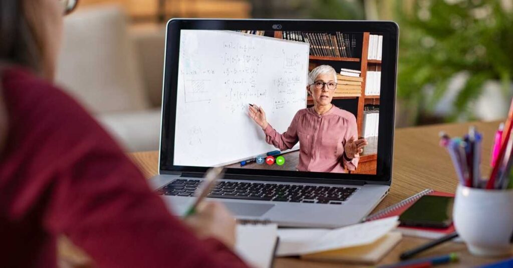 Piattaforma e-learning e supporto emotivo per Fobia scolastica e ritiro sociale.