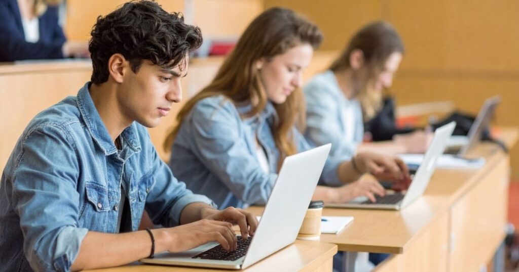 Gestione degli esami integrativi e recupero crediti per il Cambio da liceo a istituto tecnico.