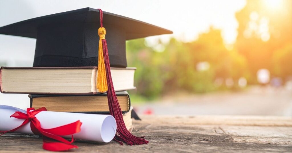 Sbocchi lavorativi e differenze d'indirizzo tra Diploma socio sanitario o socio psicopedagogico.