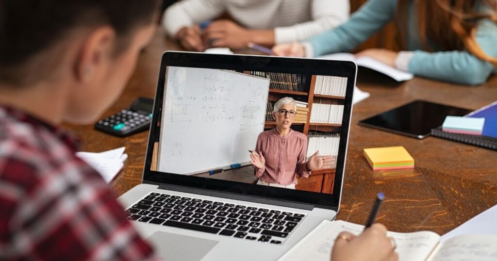 Analisi della didattica e-learning e prospetto su Recuperare 2 anni in 1 costi e funzionamento.