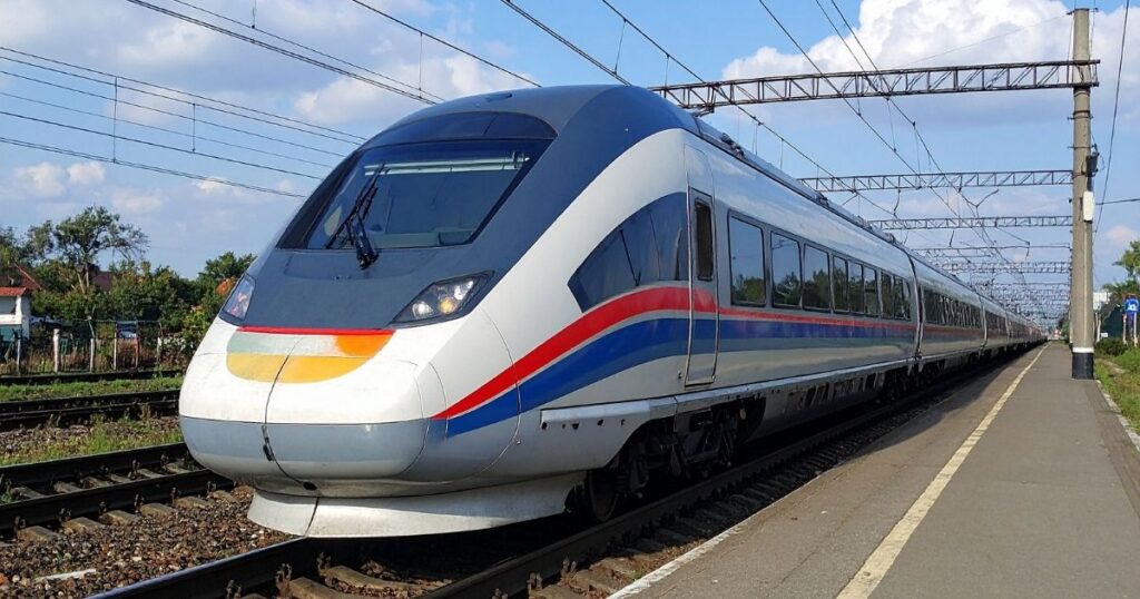 Selezioni ferroviarie, abilitazioni di guida e Diploma per capotreno e macchinista ferroviario.