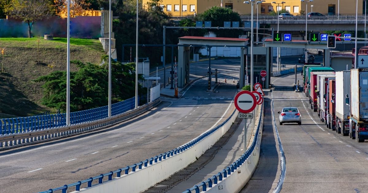 Diploma per concorsi agenzia delle dogane: i 3 Incredibili Titoli per funzionario e assistente